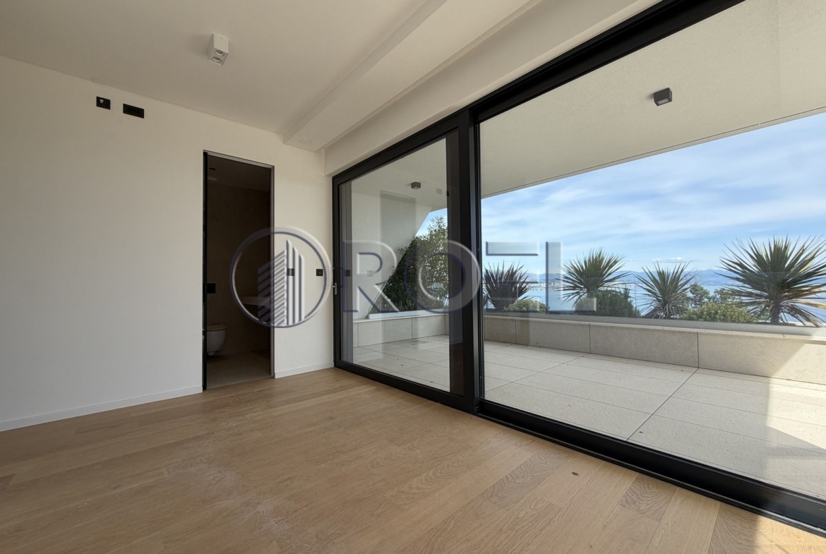 Five-bedroom apartment with swimming pool, new development, 238 m², Opatija
