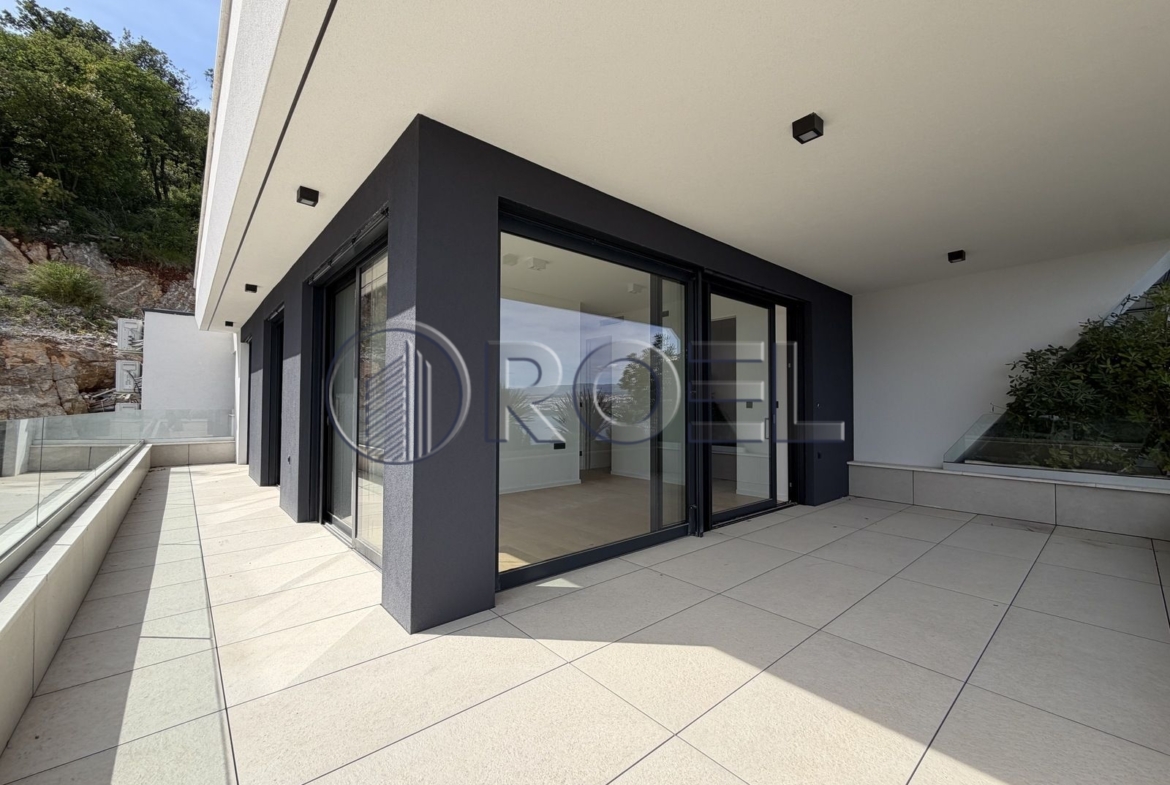 Five-bedroom apartment with swimming pool, new development, 238 m², Opatija