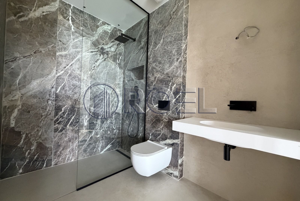 Five-bedroom apartment with swimming pool, new development, 238 m², Opatija