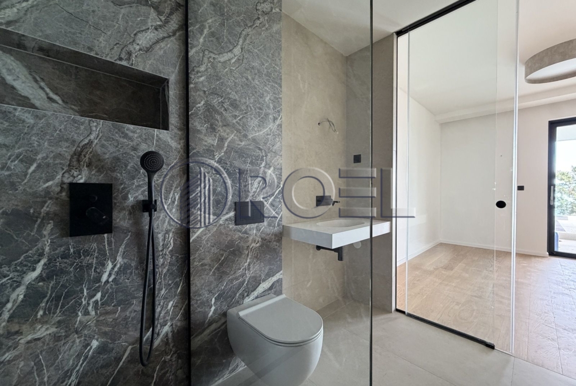 Five-bedroom apartment with swimming pool, new development, 238 m², Opatija