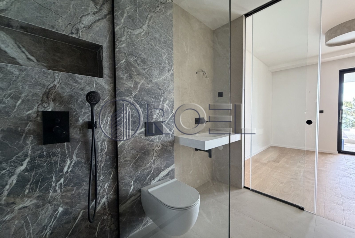 Five-bedroom apartment with swimming pool, new development, 238 m², Opatija