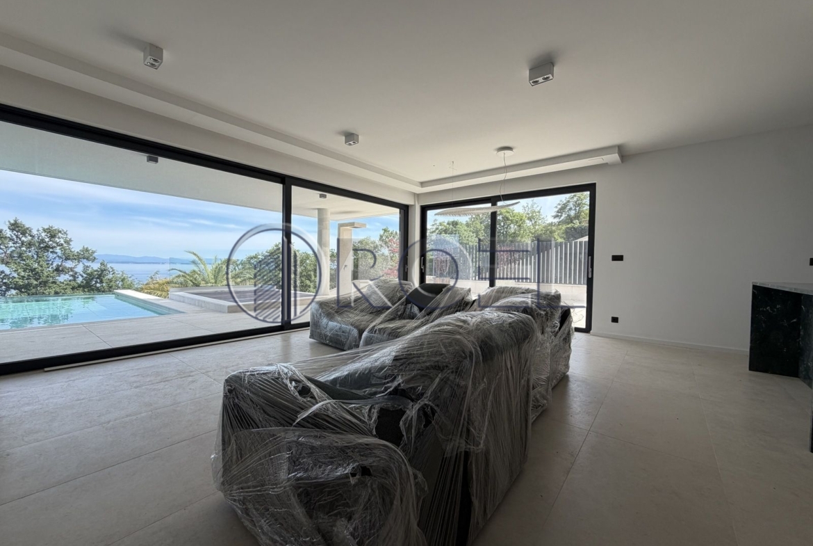 Five-bedroom apartment with swimming pool, new development, 238 m², Opatija