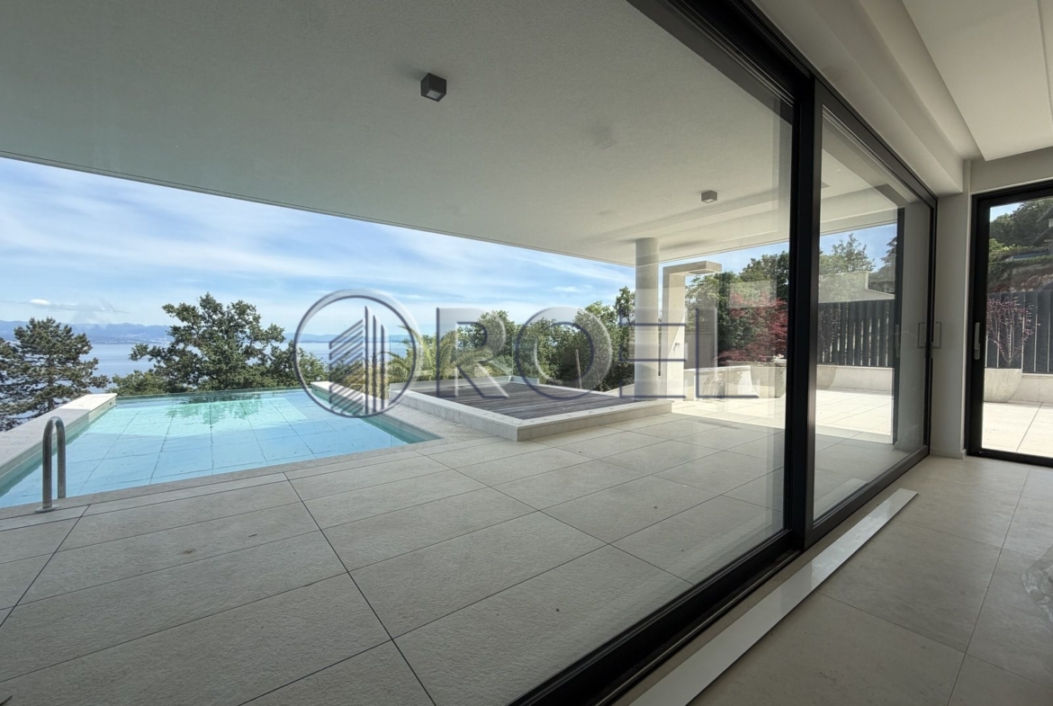 Five-bedroom apartment with swimming pool, new development, 238 m², Opatija
