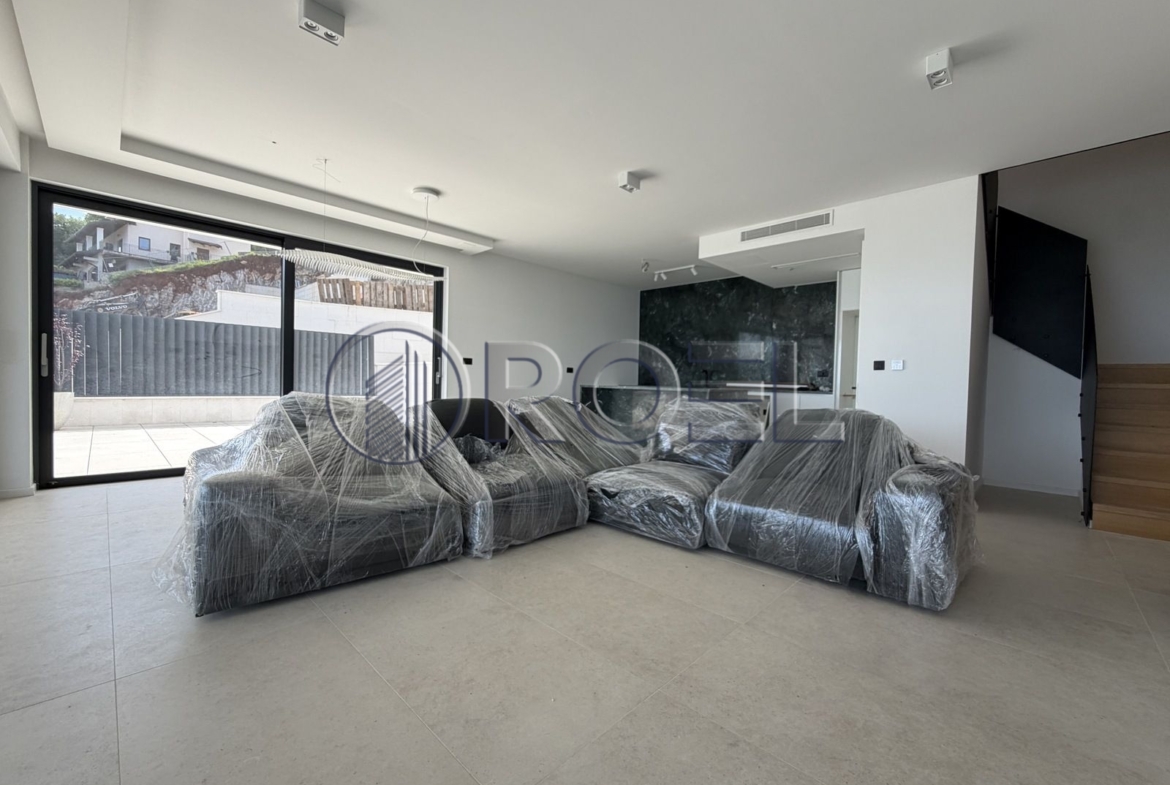 Five-bedroom apartment with swimming pool, new development, 238 m², Opatija