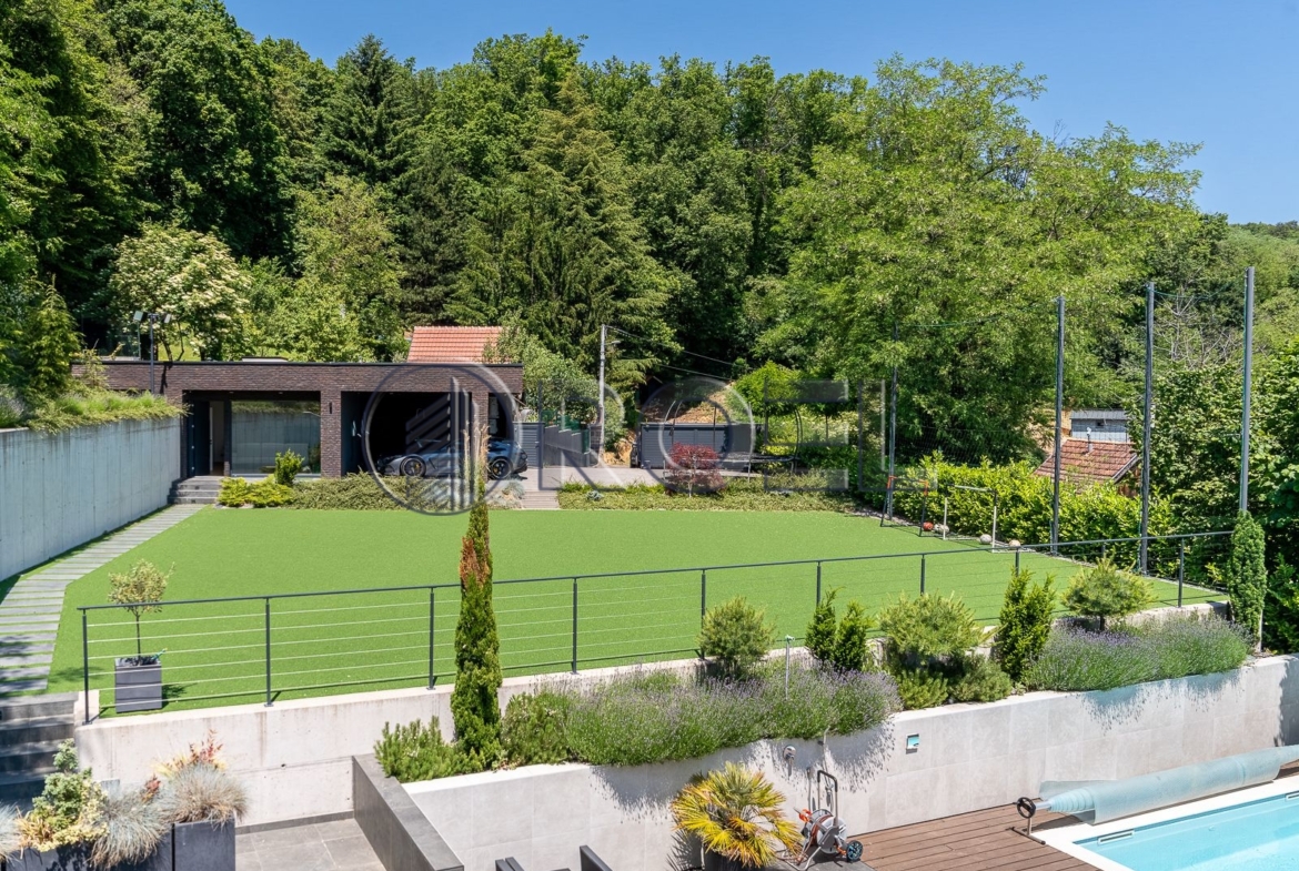 Zagreb, Šestine, luksuzna vila 200 m2 s bazenom i velikom okućnicom