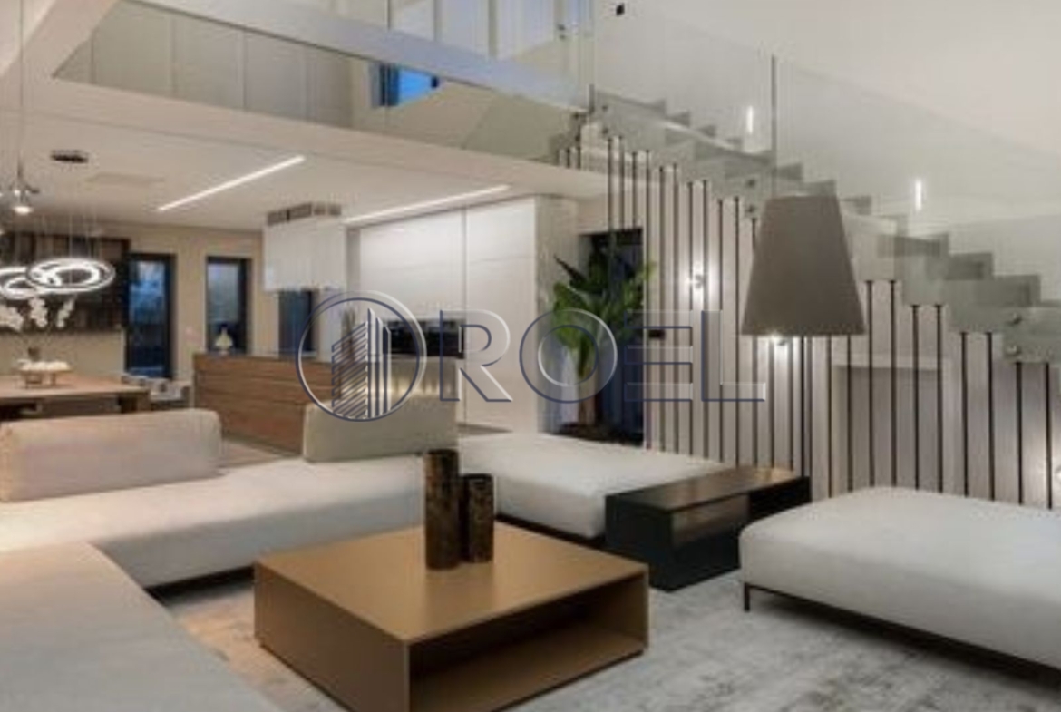 Zadar, Diklo: Luksuzna vila s bazenom, NKP 453 m²