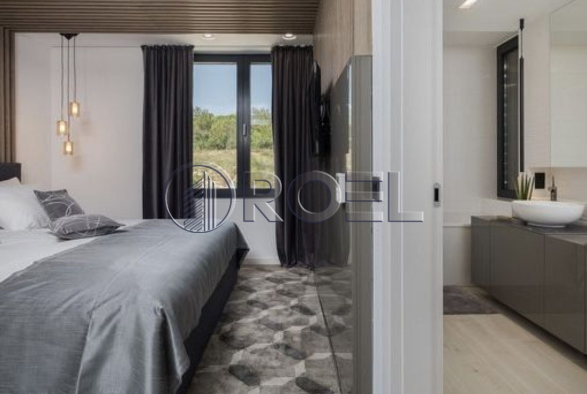 Zadar, Diklo: Luksuzna vila s bazenom, NKP 453 m²