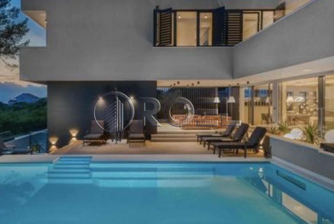 Zadar, Diklo: Luksuzna vila s bazenom, NKP 453 m²