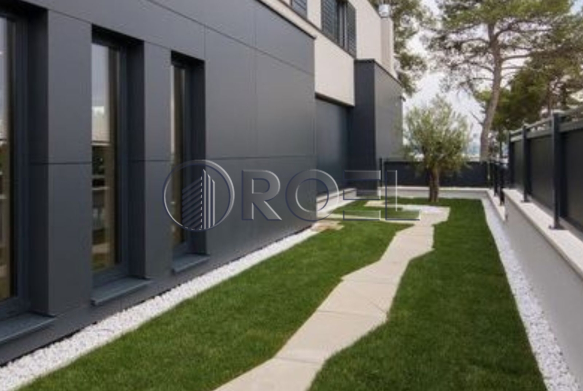 Zadar, Diklo: Luksuzna vila s bazenom, NKP 453 m²