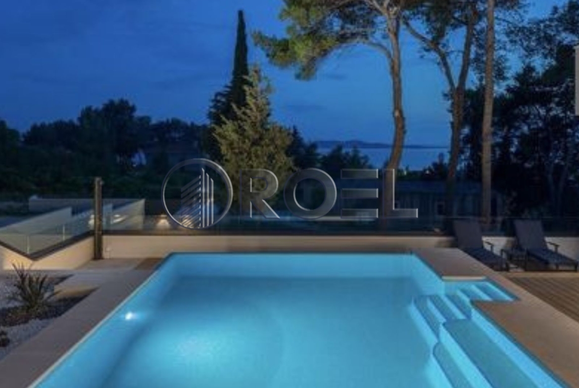 Zadar, Diklo: Luksuzna vila s bazenom, NKP 453 m²