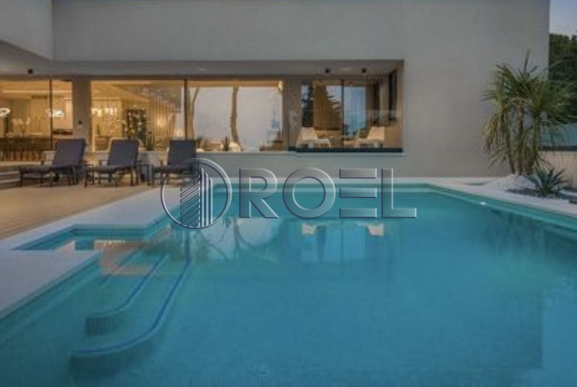 Zadar, Diklo: Luksuzna vila s bazenom, NKP 453 m²