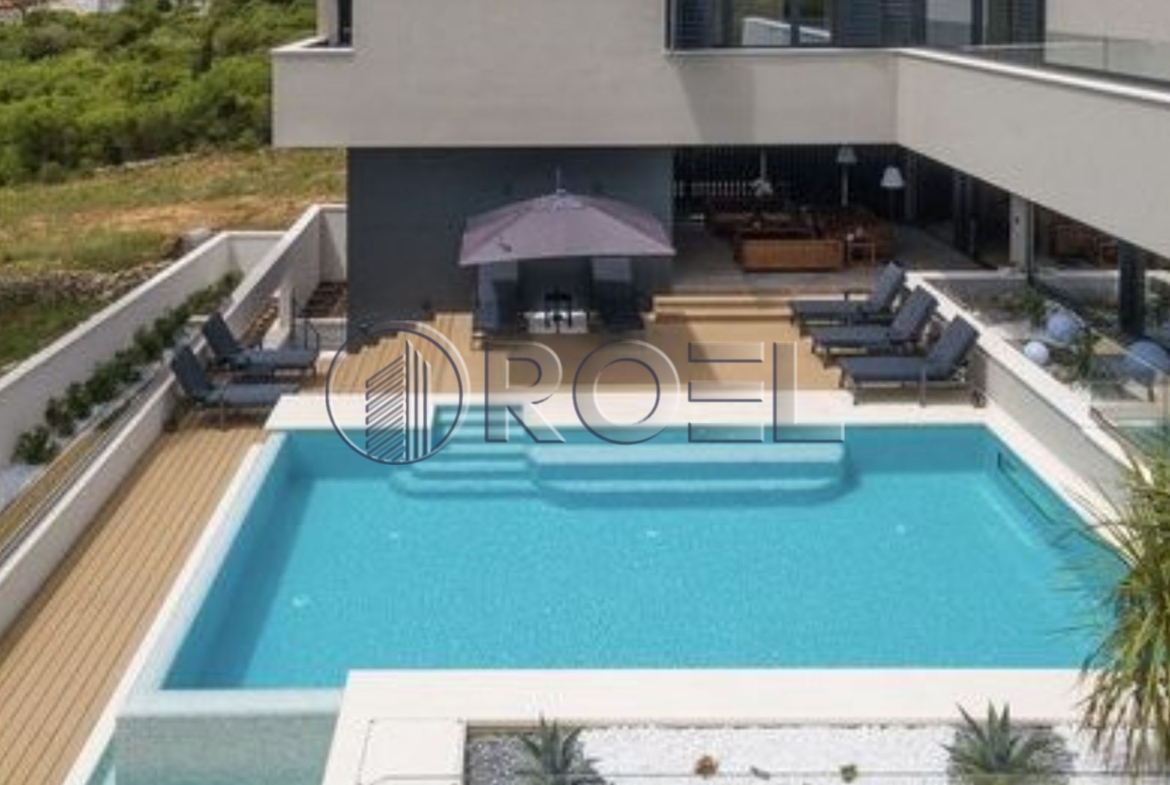 Zadar, Diklo: Luksuzna vila s bazenom, NKP 453 m²