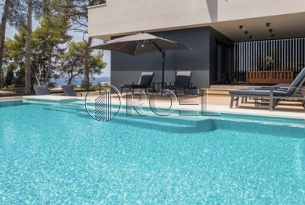 Zadar, Diklo: Luksuzna vila s bazenom, NKP 453 m²
