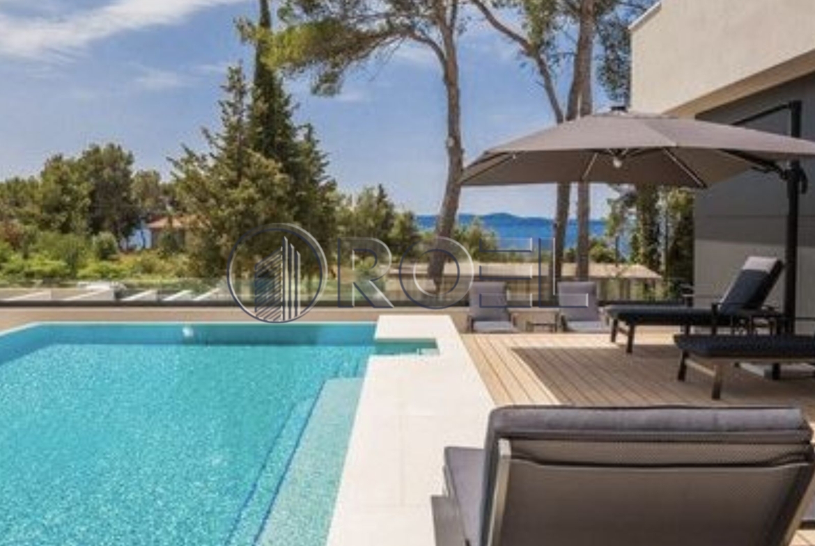 Zadar, Diklo: Luksuzna vila s bazenom, NKP 453 m²