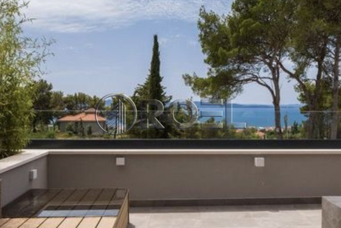 Zadar, Diklo: Luksuzna vila s bazenom, NKP 453 m²