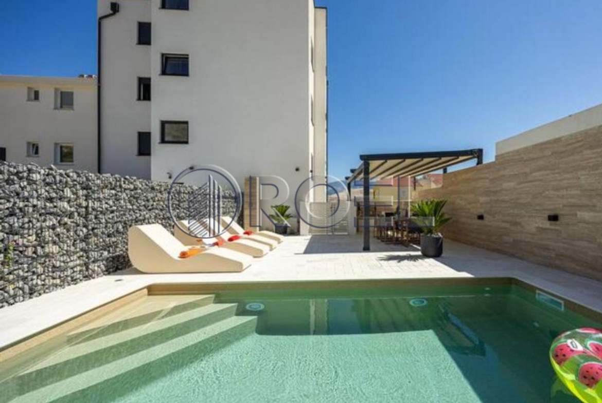 Trosobni penhouse: Pag, NKP 98.50 m2