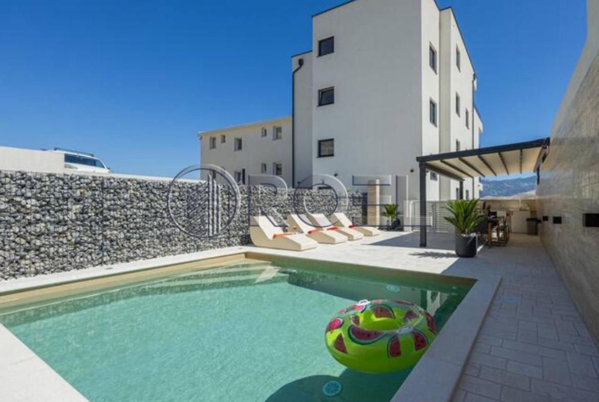 Trosobni penhouse: Pag, NKP 98.50 m2