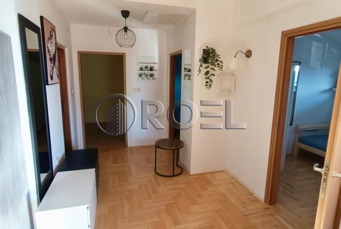 Terraced house, 300, Donja Dubrava, Zagreb