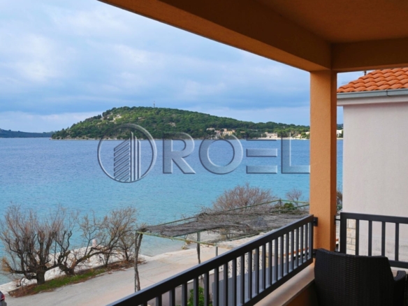 Kuća, prvi red do mora, Ražanj, Rogoznica, NKP 410 m2