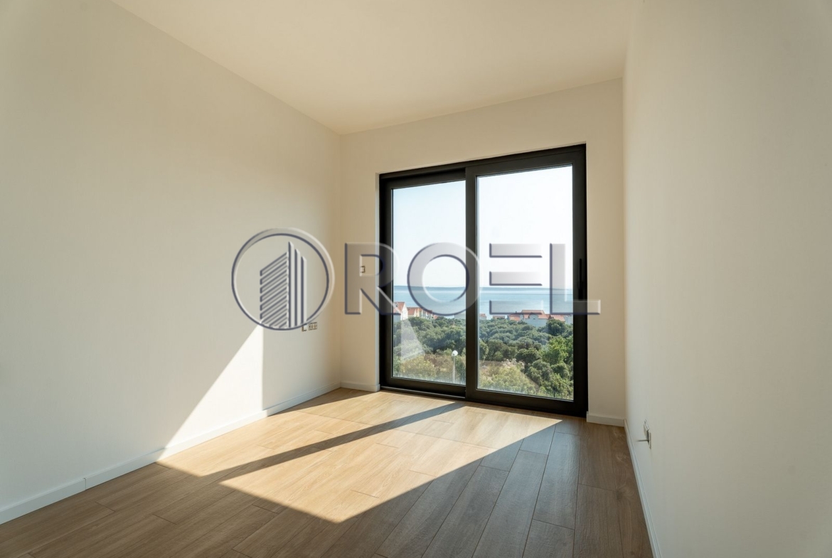 Luksuzna kuća u novogradnji s bazenom, Pag, Mandre, 130 m2