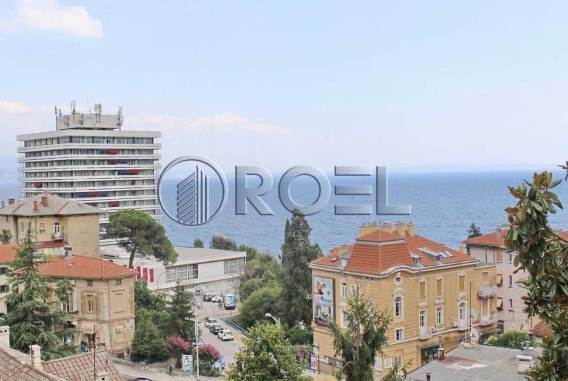 Luksuzni trosobni stan, Opatija, NKP 197 m2, s pripadajuća 4 VPM