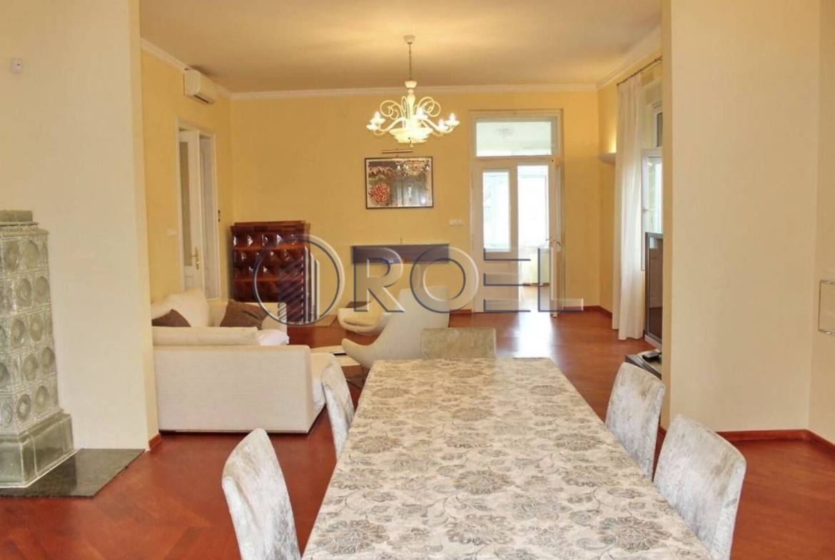 Luksuzni trosobni stan, Opatija, NKP 197 m2, s pripadajuća 4 VPM