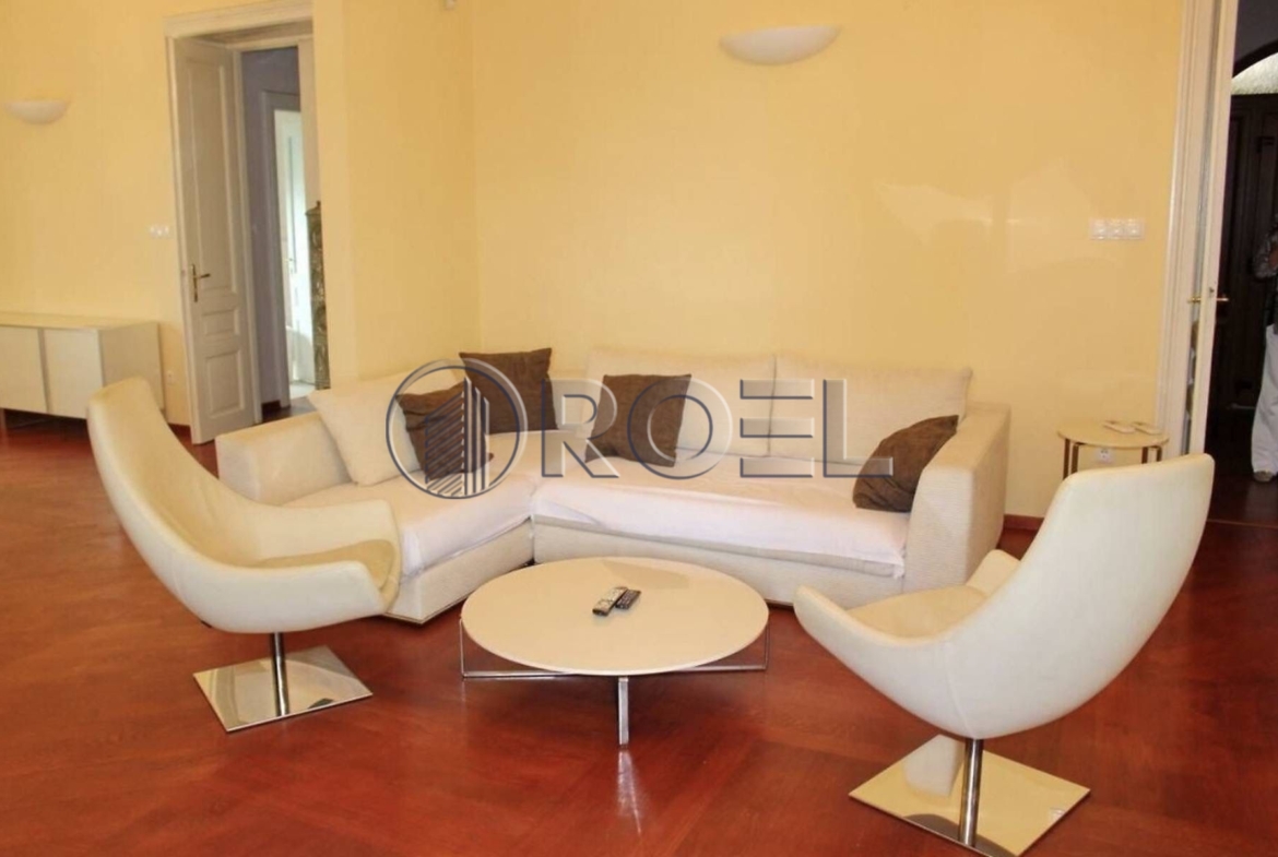 Luksuzni trosobni stan, Opatija, NKP 197 m2, s pripadajuća 4 VPM