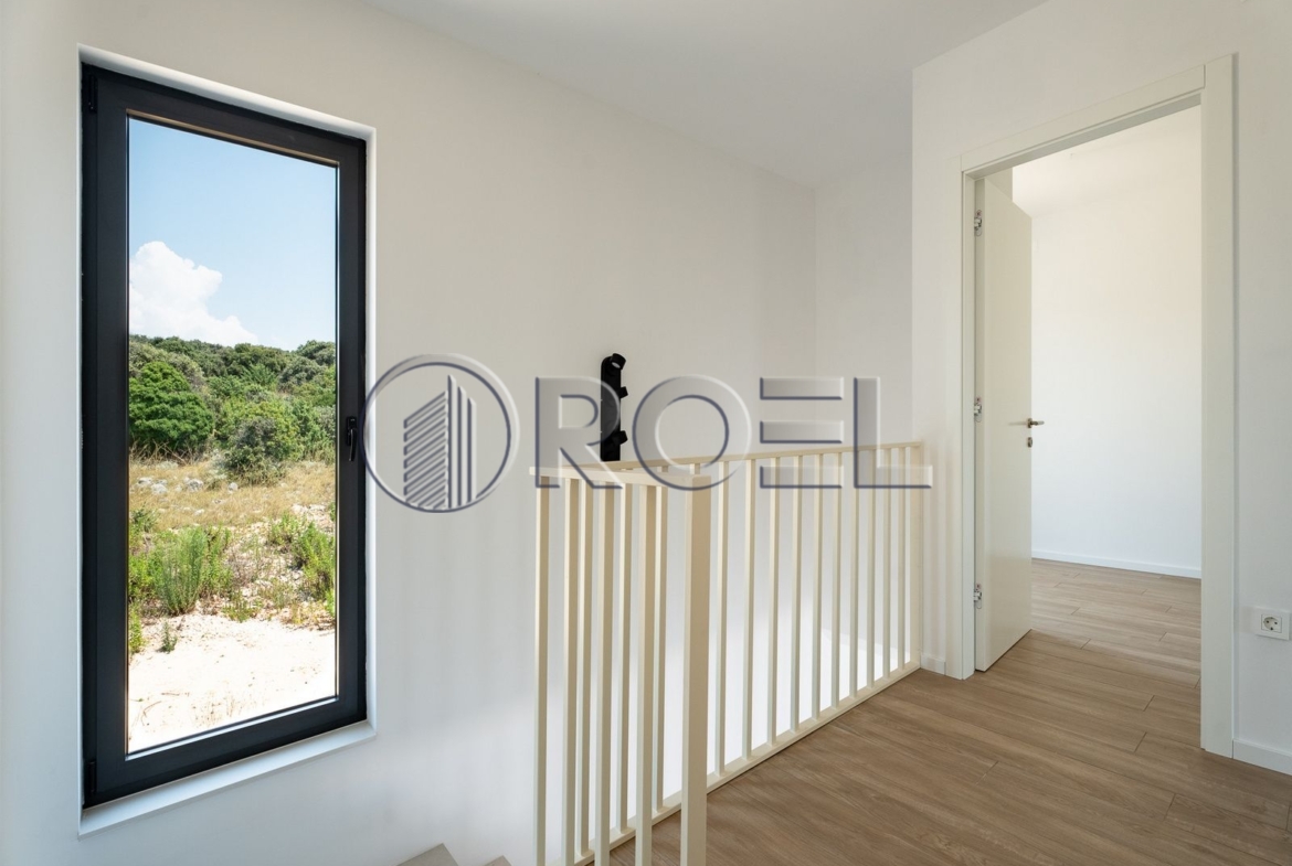 Luksuzna kuća u novogradnji s bazenom, Pag, Mandre, 130 m2