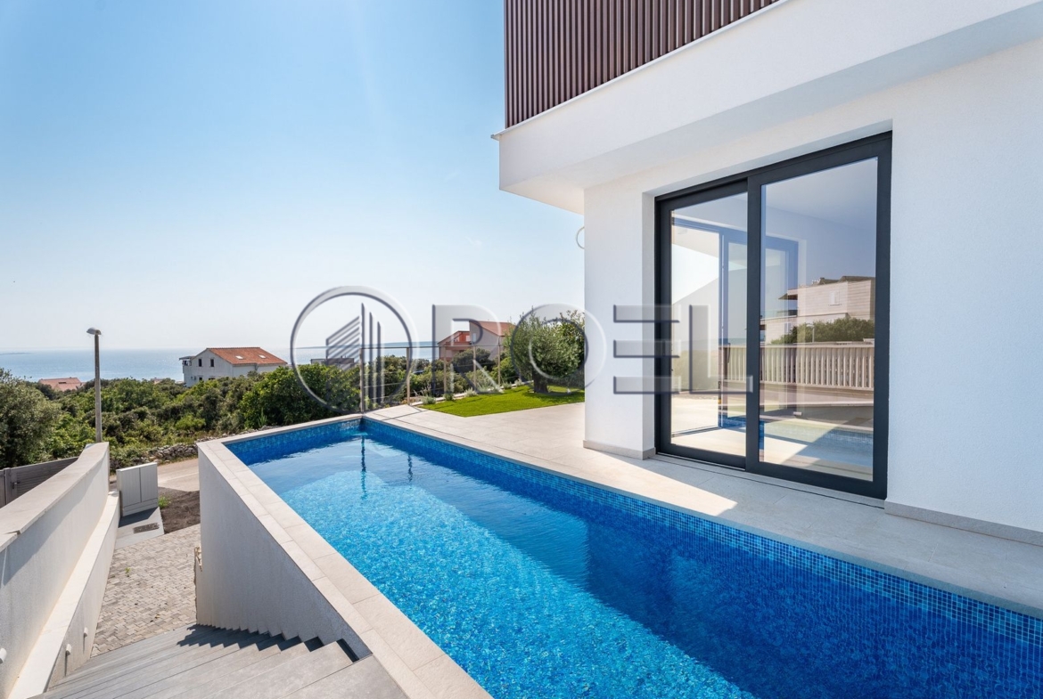 Luksuzna kuća u novogradnji s bazenom, Pag, Mandre, 130 m2