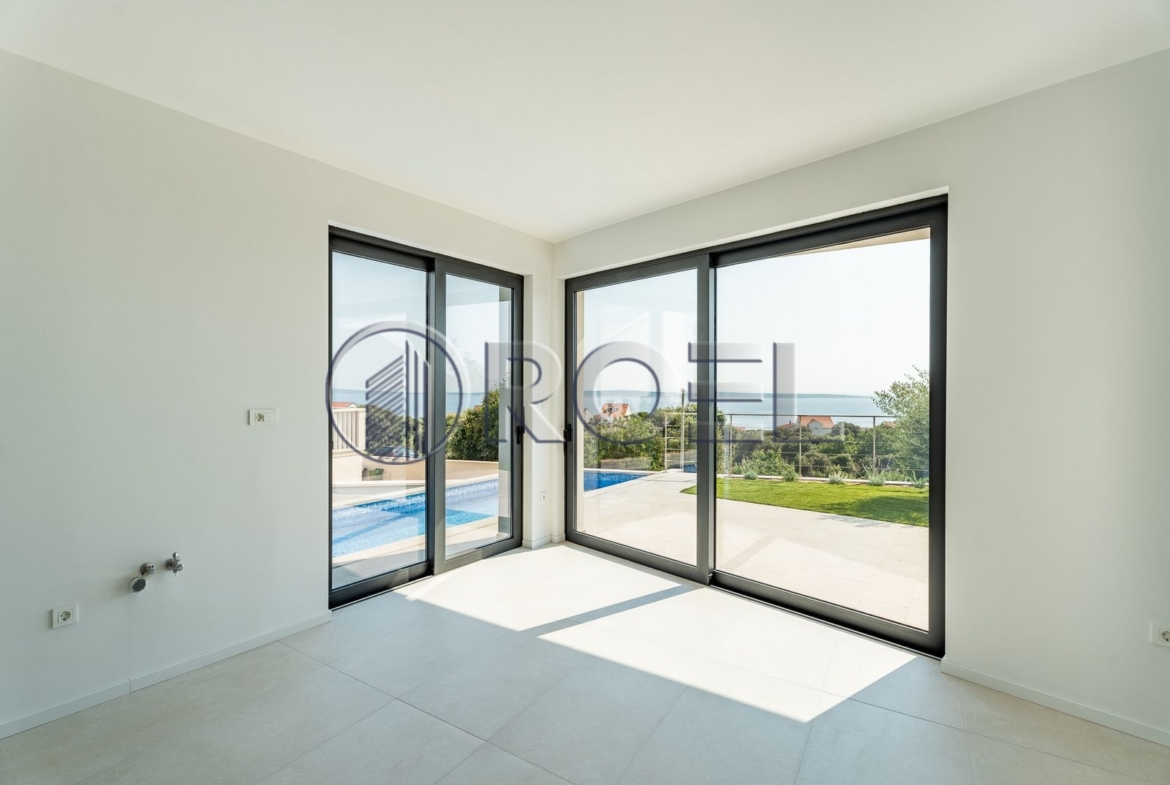 Luksuzna kuća u novogradnji s bazenom, Pag, Mandre, 130 m2