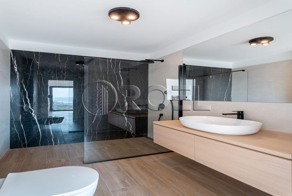 Luksuzna kuća u novogradnji s bazenom, Pag, Mandre, 130 m2