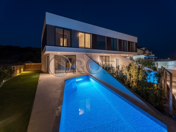 Luksuzna kuća u novogradnji s bazenom, Pag, Mandre, 130 m2
