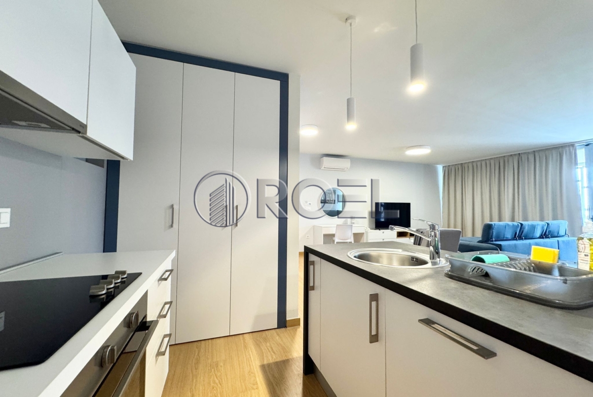 Dramalj, 6 luksuznih stanova s bazenom, 600m2, drugi red do mora