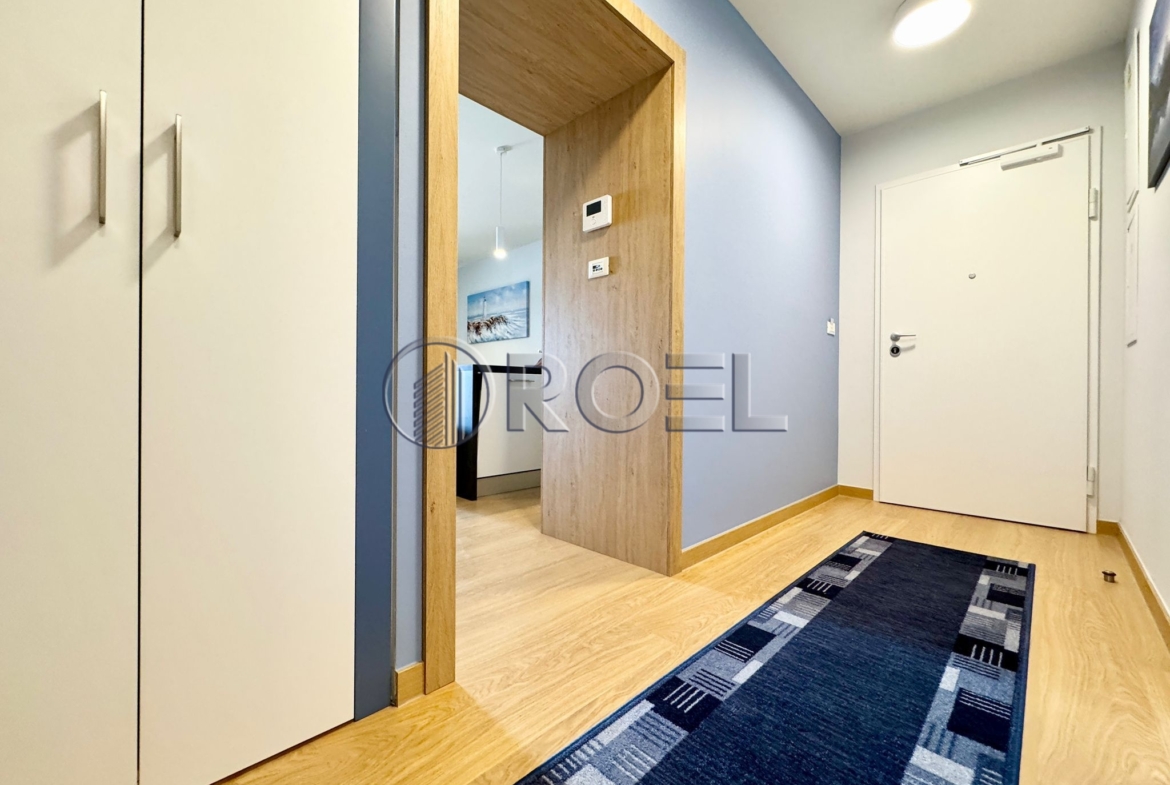 Dramalj, 6 luksuznih stanova s bazenom, 600m2, drugi red do mora