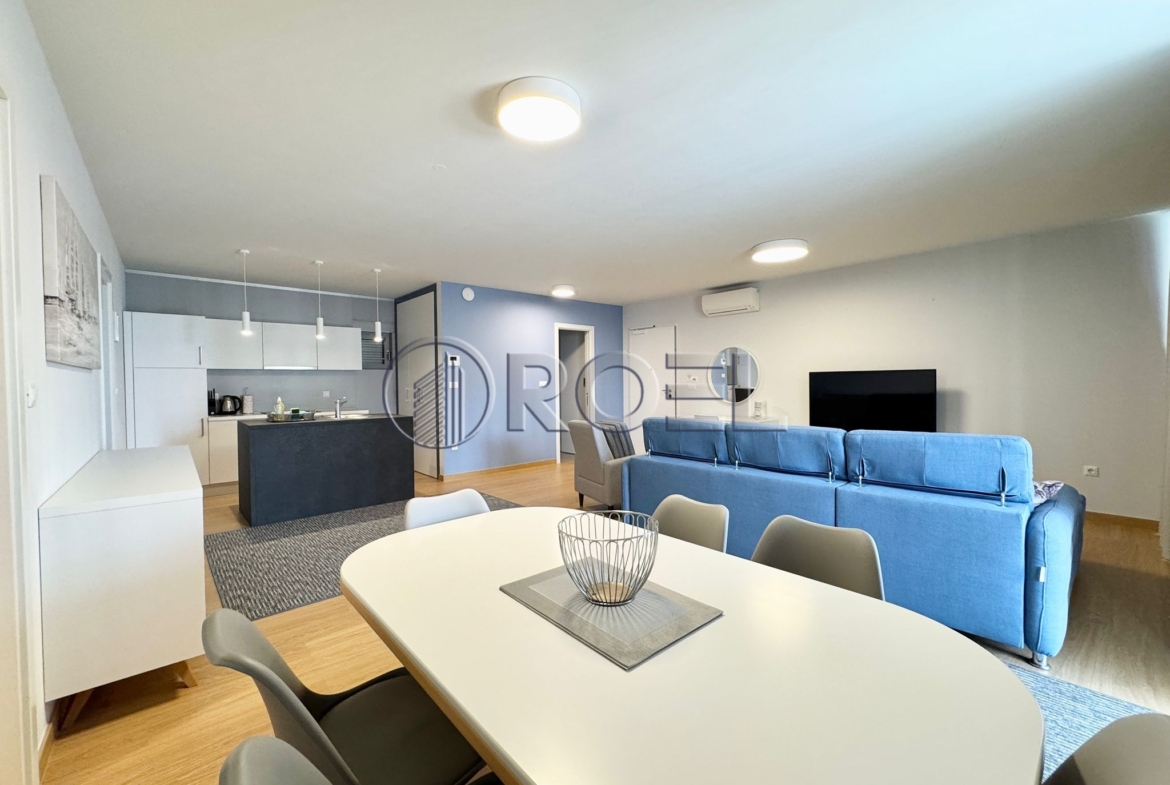 Dramalj, 6 luksuznih stanova s bazenom, 600m2, drugi red do mora
