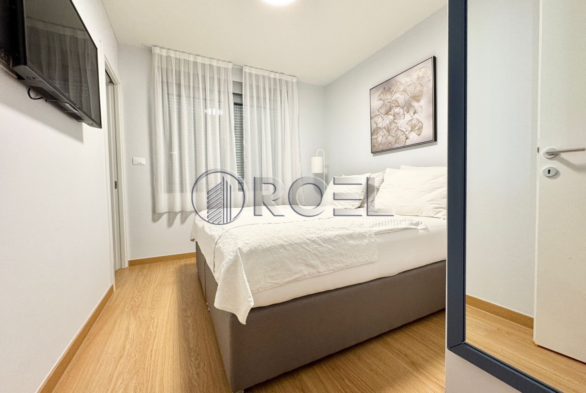 Dramalj, 6 luksuznih stanova s bazenom, 600m2, drugi red do mora