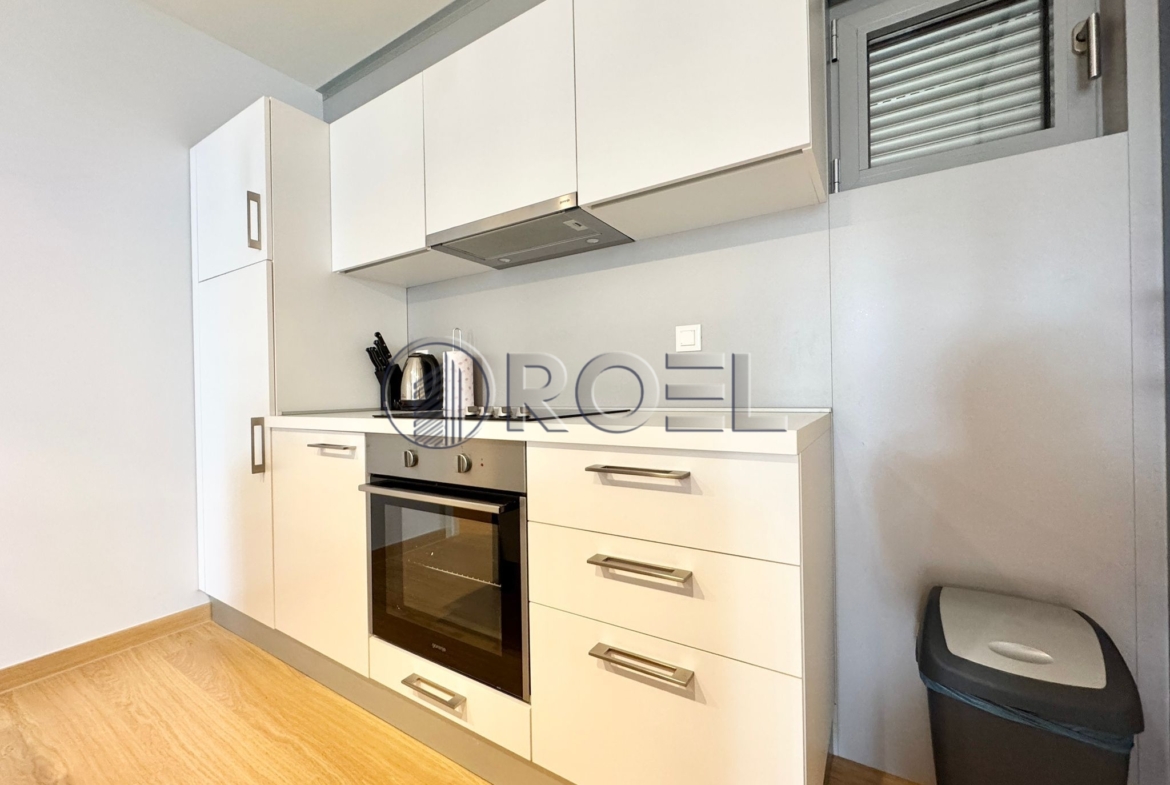 Dramalj, 6 luksuznih stanova s bazenom, 600m2, drugi red do mora