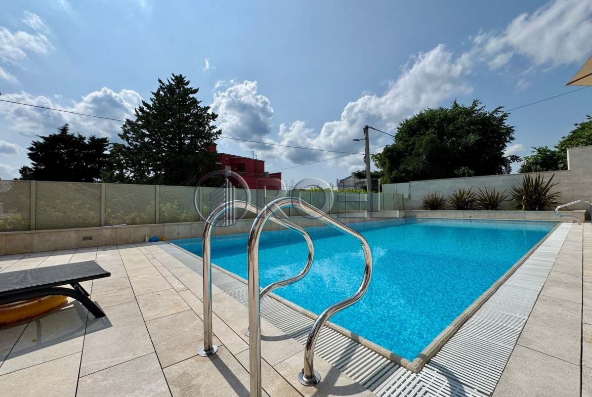 Dramalj, 6 luksuznih stanova s bazenom, 600m2, drugi red do mora