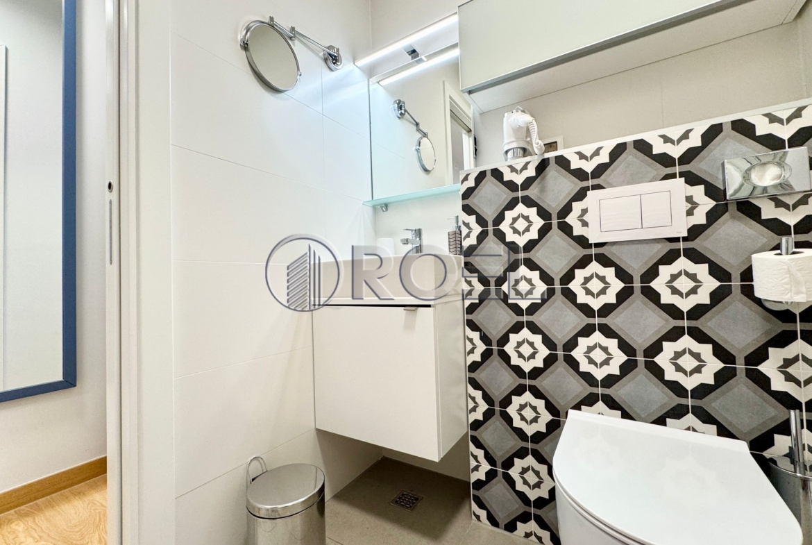 Dramalj, 6 luksuznih stanova s bazenom, 600m2, drugi red do mora