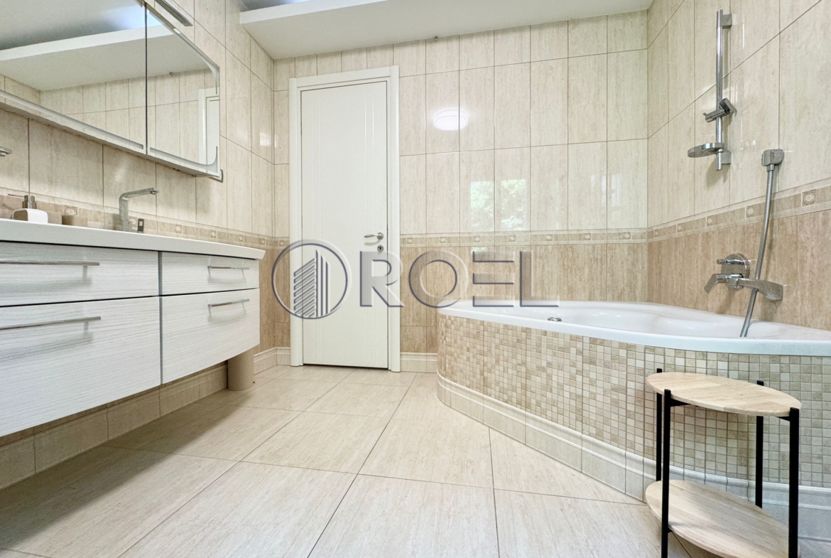 Zagreb, Jarun, attractive two-storey 5-bedroom apartment, 270 m2 + GPS