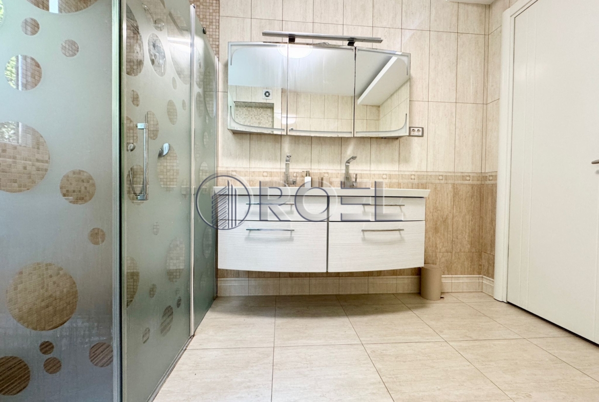 Zagreb, Jarun, attractive two-storey 5-bedroom apartment, 270 m2 + GPS