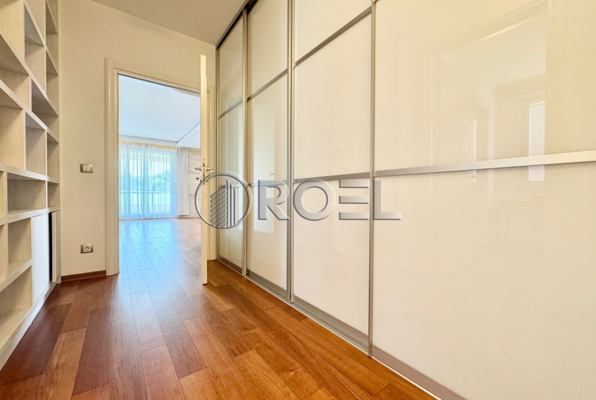Zagreb, Jarun, attractive two-storey 5-bedroom apartment, 270 m2 + GPS