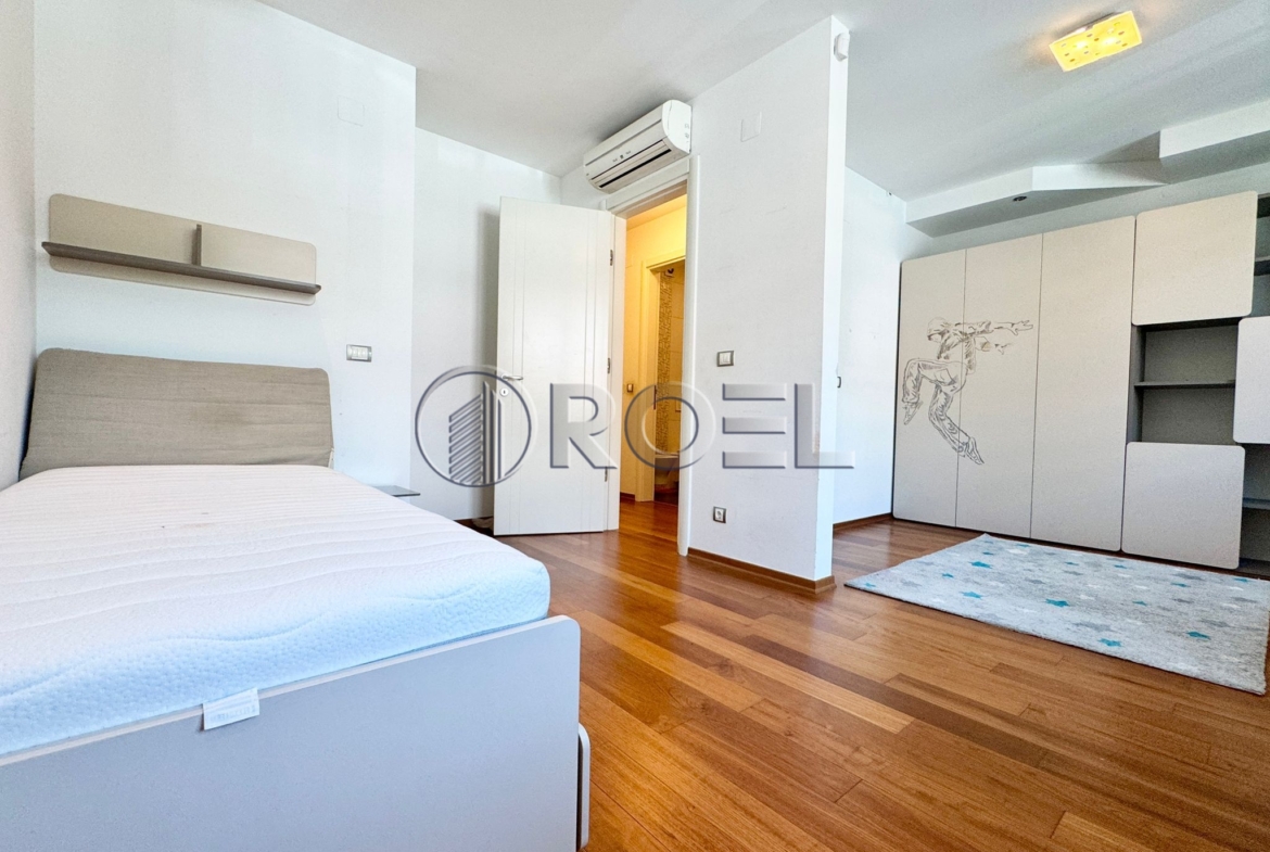 Zagreb, Jarun, attractive two-storey 5-bedroom apartment, 270 m2 + GPS