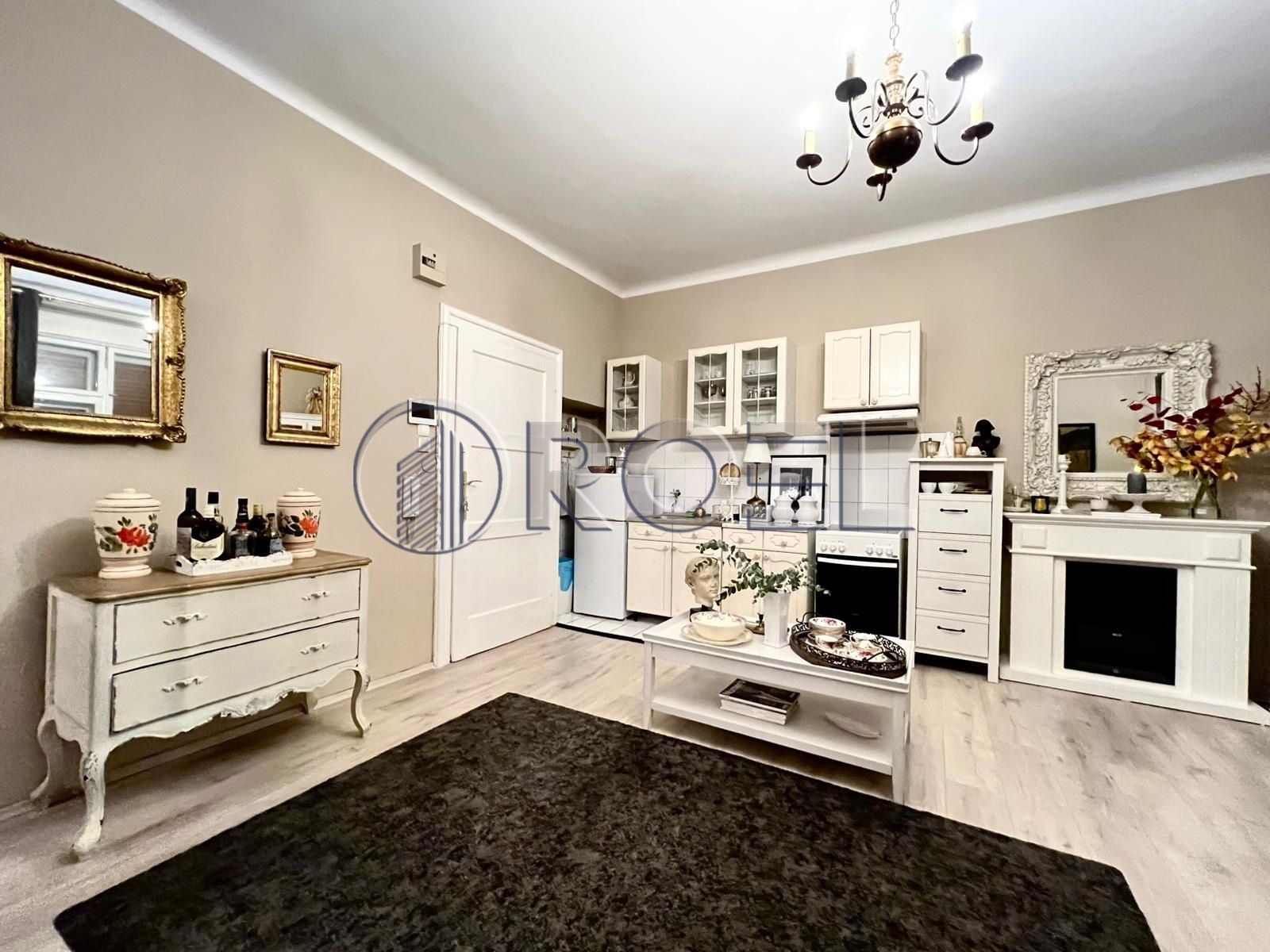 947_10_1764080862 Zagreb, Trg bana Josipa Jelačića, centar, dvosobni stan, NKP 45 m2