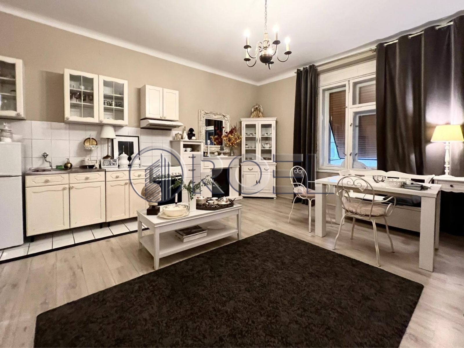947_11_1764080862 Zagreb, Trg bana Josipa Jelačića, centar, dvosobni stan, NKP 45 m2