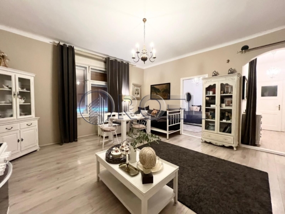 Zagreb, Trg bana Josipa Jelačića, centar, dvosobni stan, NKP 45 m2