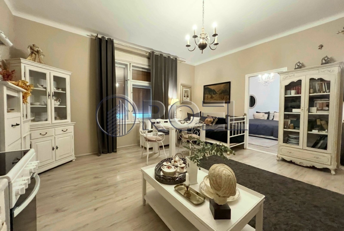 Zagreb, Trg bana Josipa Jelačića, centar, dvosobni stan, NKP 45 m2