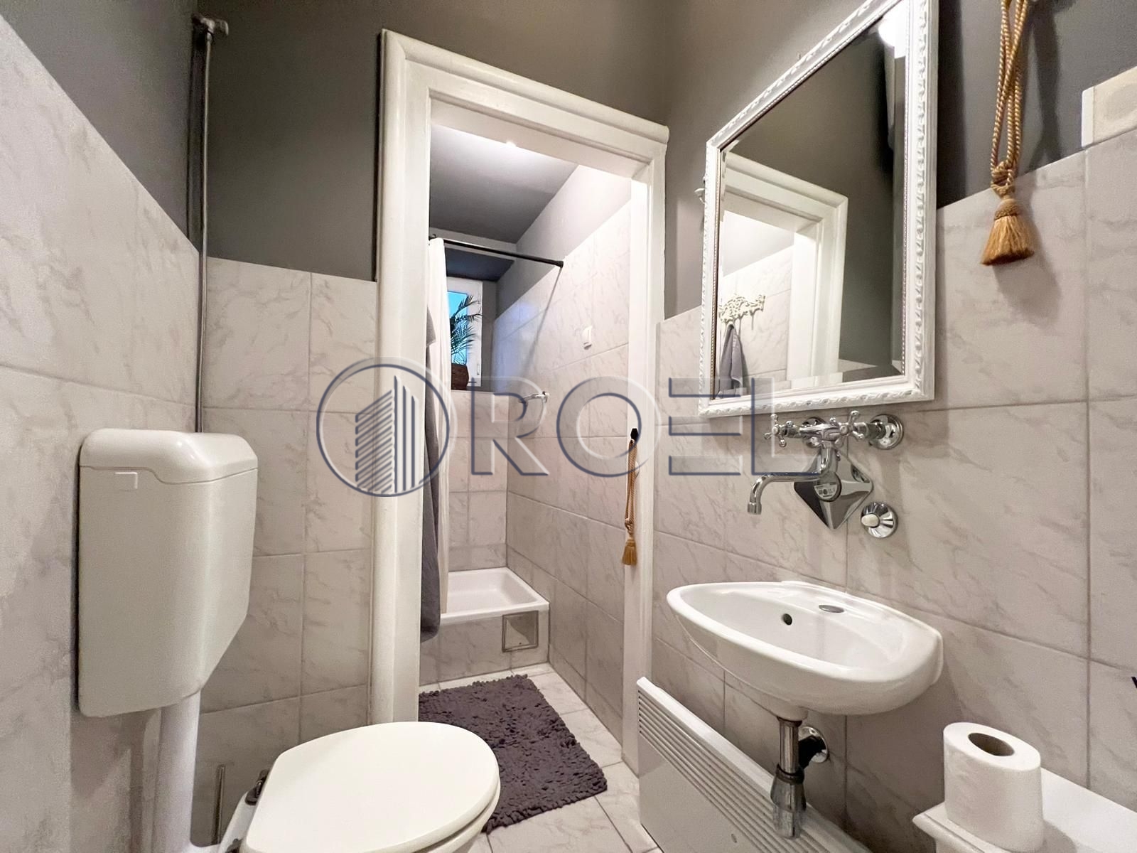 947_3_1764080860 Zagreb, Trg bana Josipa Jelačića, centar, dvosobni stan, NKP 45 m2