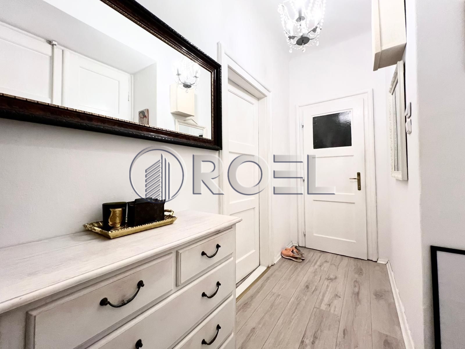 947_8_1764080861 Zagreb, Trg bana Josipa Jelačića, centar, dvosobni stan, NKP 45 m2