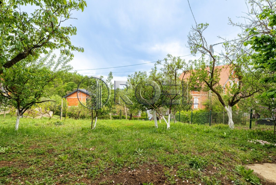Land area 815 m2 with house, Zagreb, Dubrava, Miroševečka